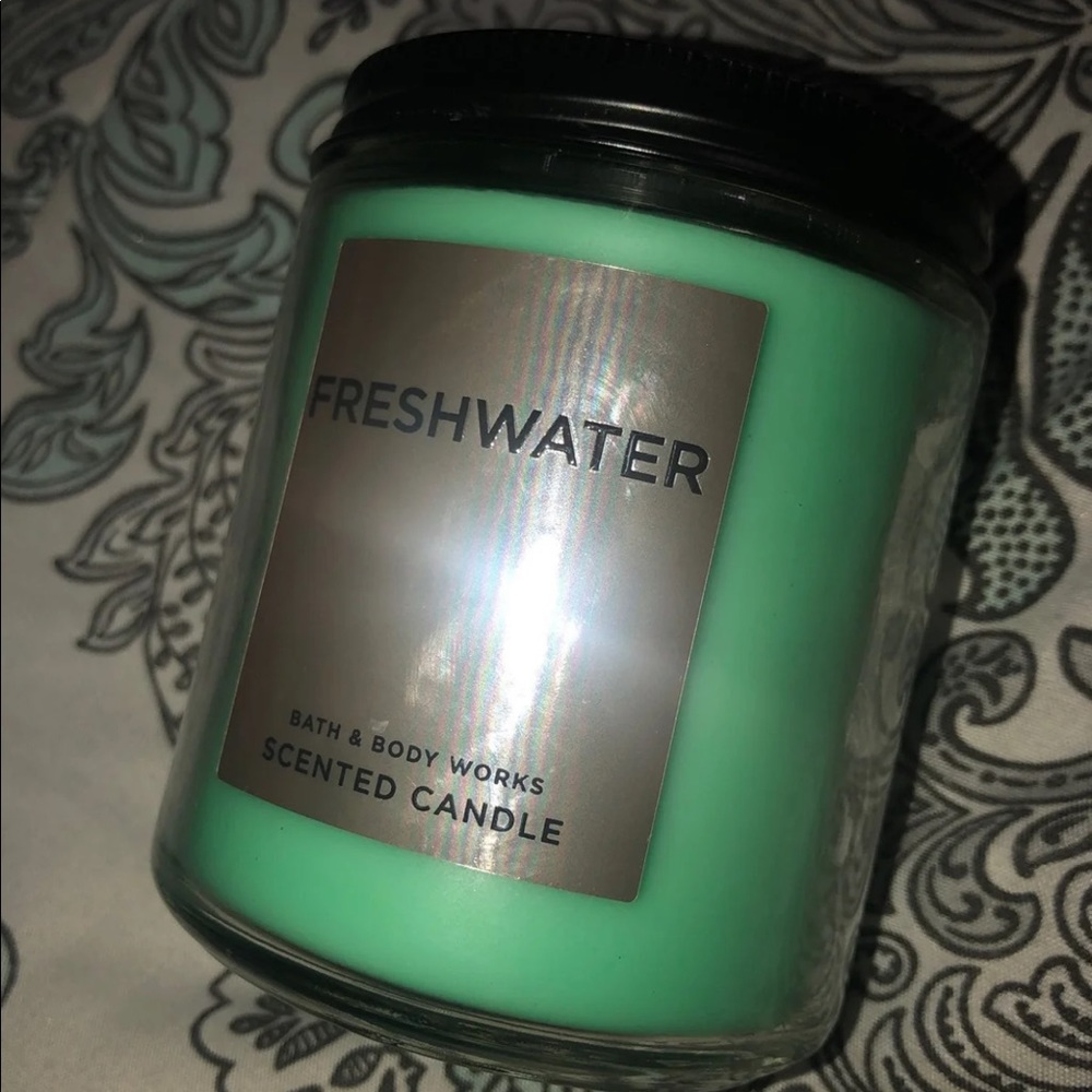 bath & body works freshwater candle